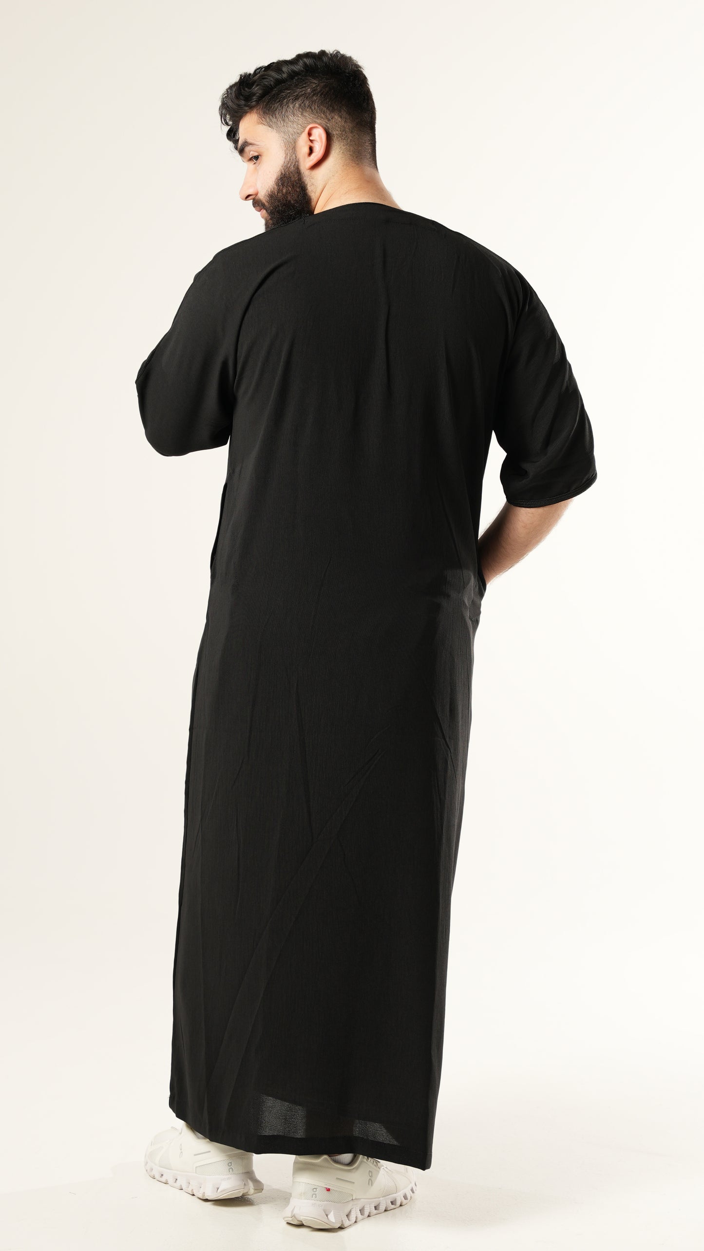 ثوب أسود بالكامل