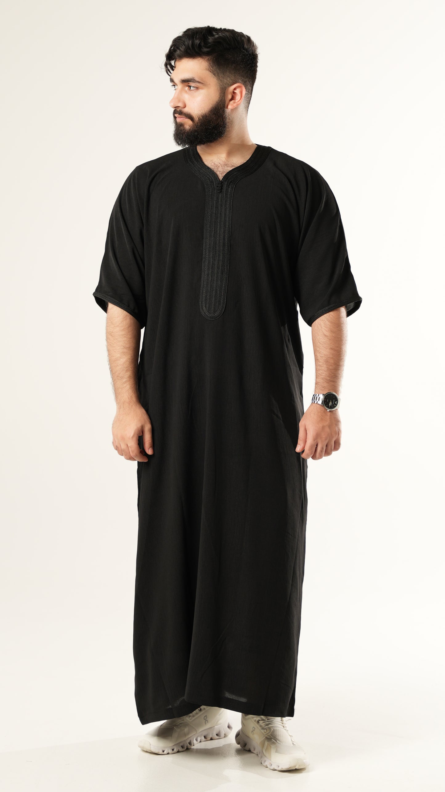 ثوب أسود بالكامل