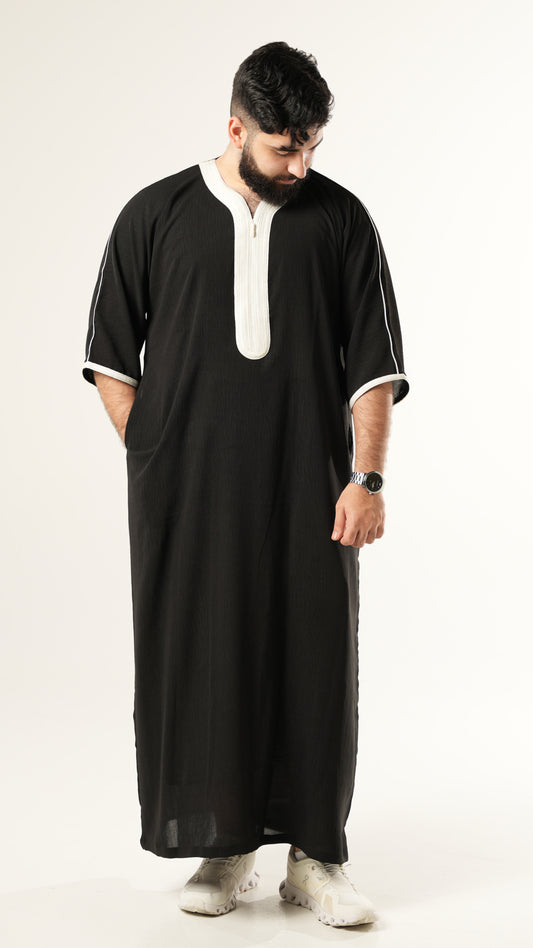 ثوب أسود وأبيض