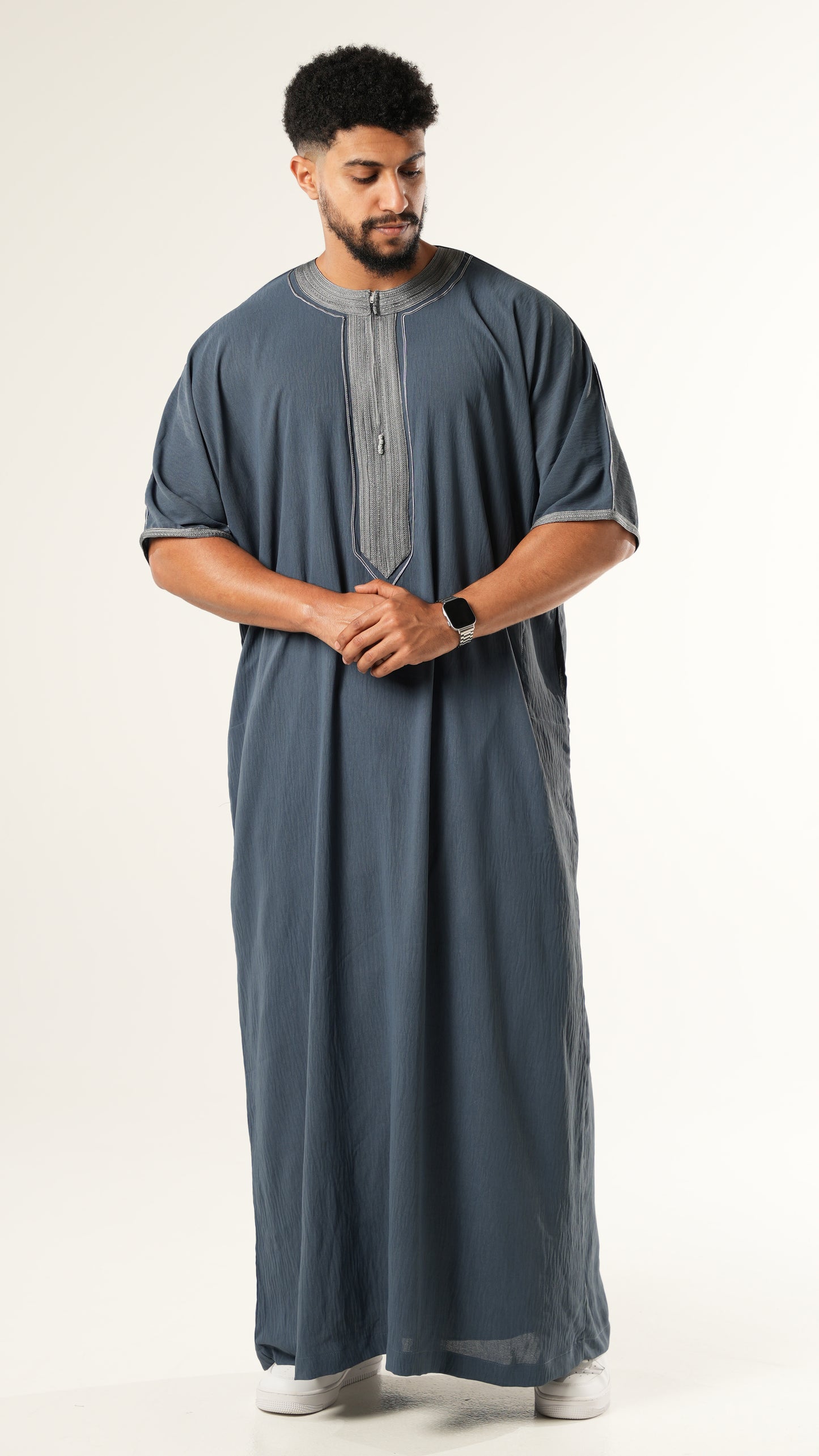 ثوب أزرق فضي ملكي