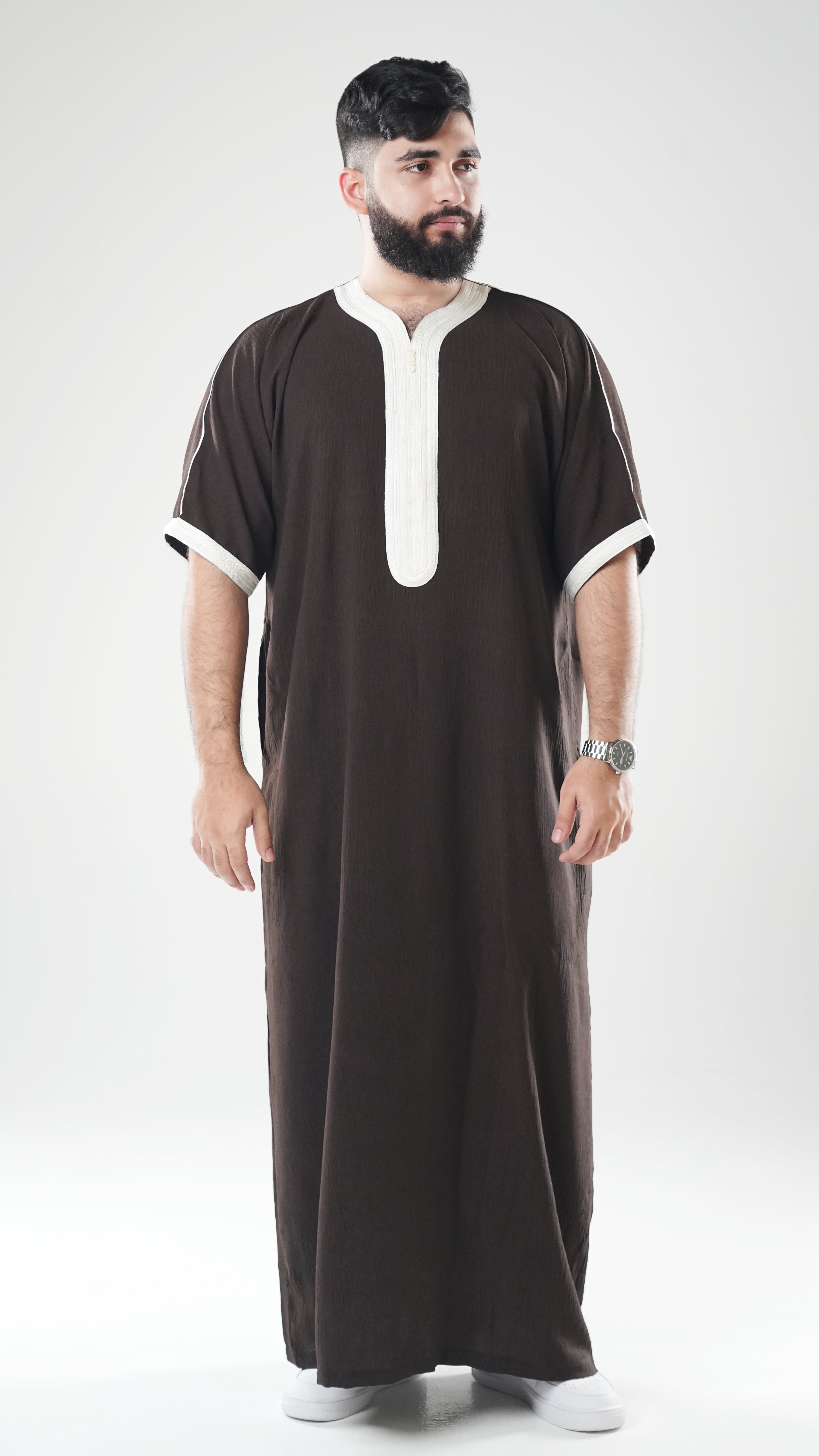 ثوب عود بني